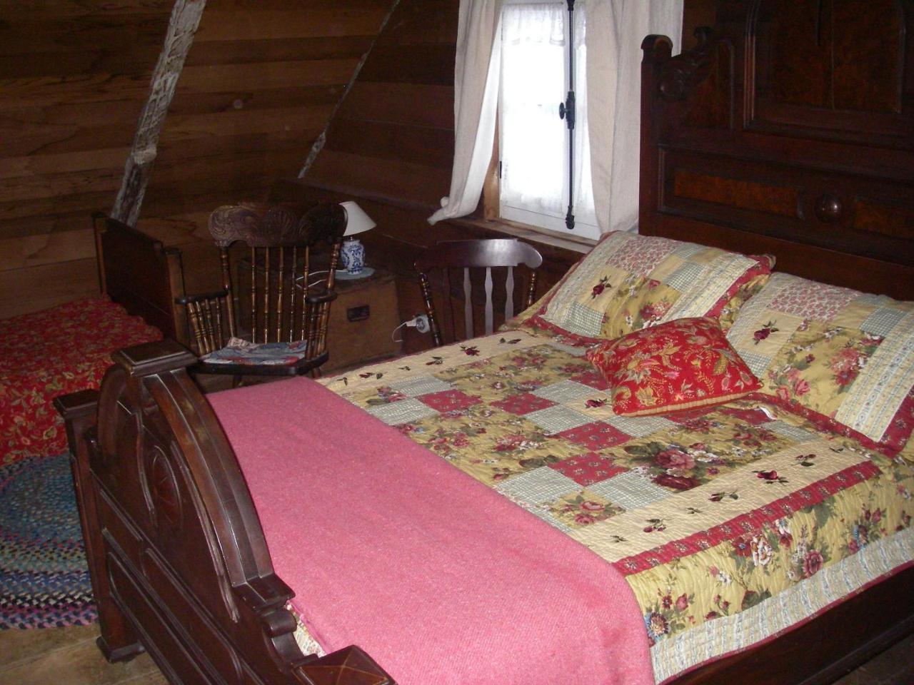 Au Vieux Foyer Bed & Breakfast Saint-Pierre-de-l'Ile-d'Orleans Exterior photo