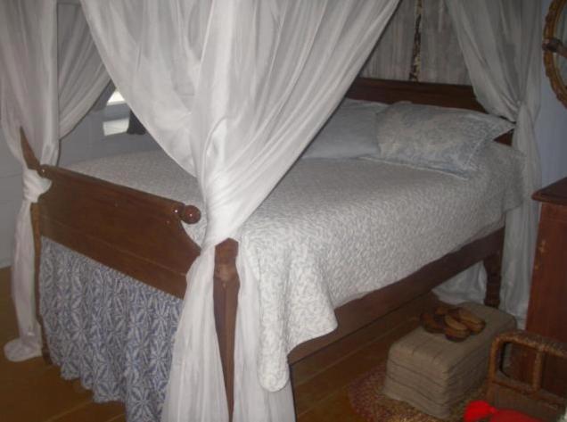 Au Vieux Foyer Bed & Breakfast Saint-Pierre-de-l'Ile-d'Orleans Exterior photo